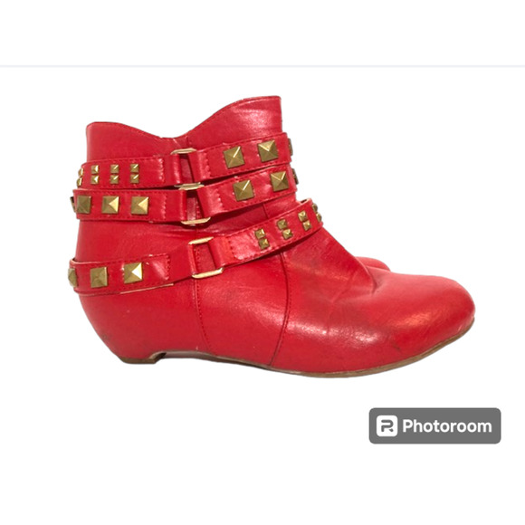 Vintage CHERRY RED Gold Metal Stud Embellished Faux Leather Ankle Boot SZ 5-6 - Picture 2 of 11